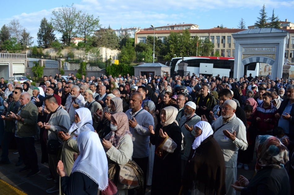 Kırıkkale'de, Hacı adayları dualarla uğurlandı